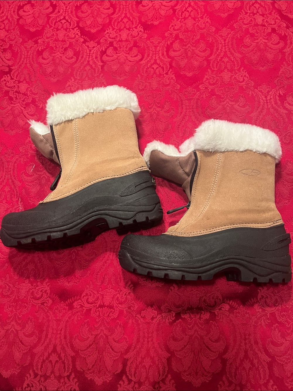 Thermolite Women’s Tan Winter Snow Boots with Faux Fur Trim
